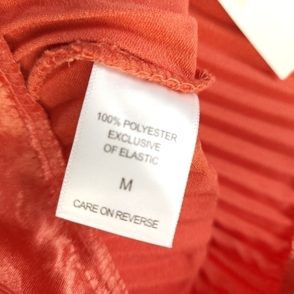 NEW YORK & COMPANY New Pleated Flutter Bottom Coral Shimmer Skirt Sz M - Picture 5 of 11